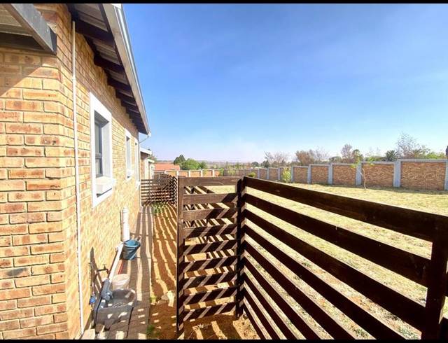 2 BEDROOM PROPERTY TO RENT IN GROBLERPARK